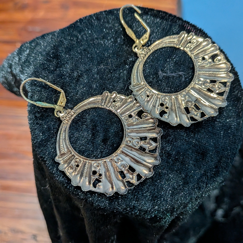 Elegant Gold Hoop Earrings